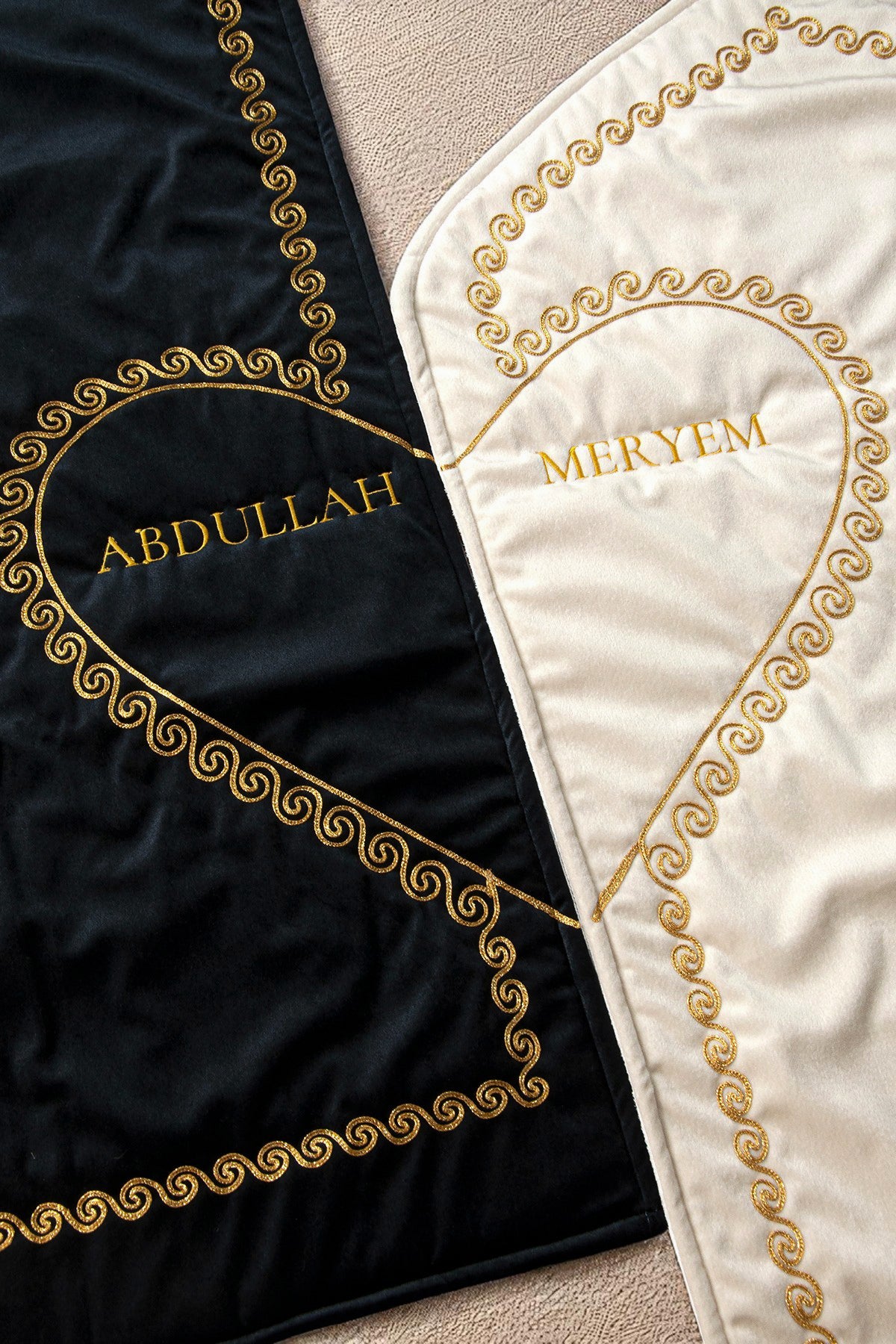 Kişiye Özel İsimli Kalpli Seccade - Çiftler İçin